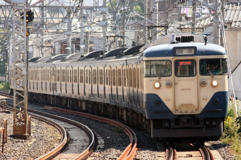 【JR東】113系マリS64+マリ101編成 廃車回送を東十条駅付近で撮影した写真