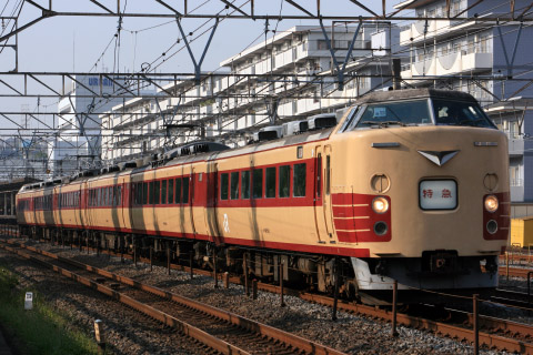 【JR東】183系6両使用「湘南かいじ」運転を保土ヶ谷駅付近で撮影した写真