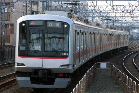 【東急】5080系5185F 外板清掃のための臨時回送を新丸子駅で撮影した写真