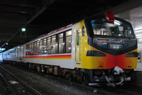 【JR東】『リゾートしらかみ』使用 「光のページェント号」運転を仙台駅で撮影した写真