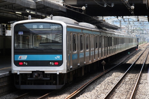 【JR東】209系ウラ54編成長野総合車両センターへ配給を西八王子駅で撮影した写真