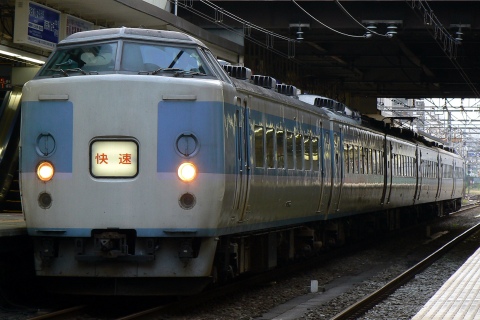 【JR東】「ホリデー快速河口湖3・4号」幕張車で代走  を八王子駅で撮影した写真