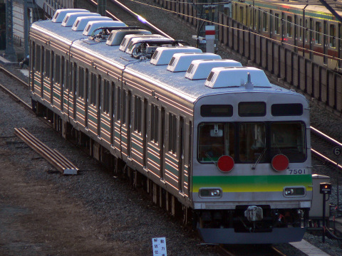  【秩鉄】7500系7501F 授受線へを長津田駅付近で撮影した写真