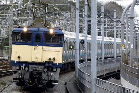 【JR東】E233系ウラ183編成 配給輸送を赤羽駅で撮影した写真