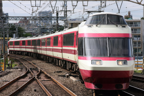 【小田急】10000形10041F（HiSE）使用 団体臨時列車を町田駅で撮影した写真