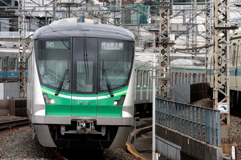 【メトロ】千代田線16000系 営業運転開始を代々木上原駅で撮影した写真