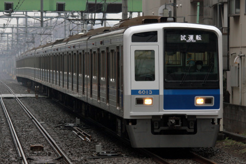 【西武】6000系6113F 玉川上水車両基地出場を久米川駅で撮影した写真