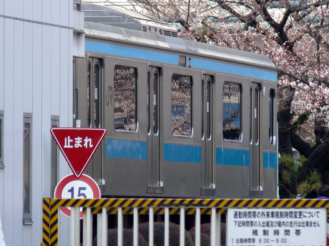 【JR東】クハ209-901 東京総合車両センターへを東京総合車両センター（敷地外）で撮影した写真