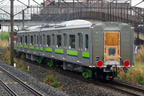 【都営】10－300形中間車2両 甲種輸送を新川崎駅で撮影した写真
