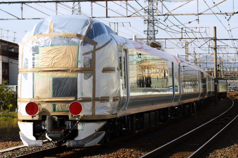 【JR東】E259系NE017編成 甲種輸送を向日町駅で撮影した写真