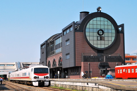 【真岡】キヤE193系入線を真岡駅で撮影した写真
