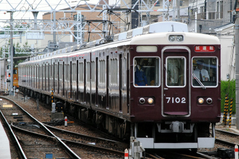 【阪急】7000系7002F 試運転を正雀駅
で撮影した写真