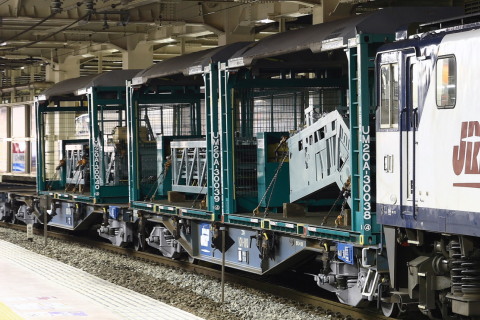 【JR貨】エスカレーター輸送列車運転を立川駅で撮影した写真