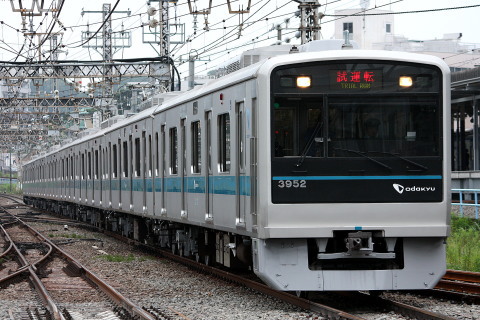 【小田急】3000形3652F 出場試運転を海老名駅で撮影した写真