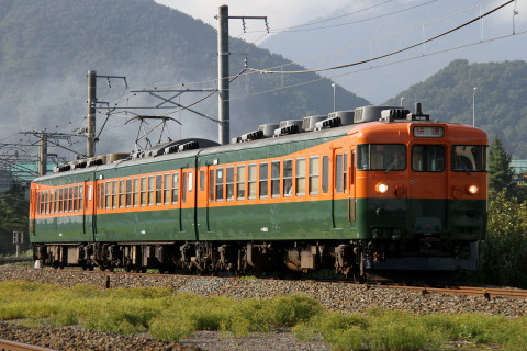  【しな鉄】169系S52編成 湘南色になり運用開始を屋代高校前～篠ノ井で撮影した写真