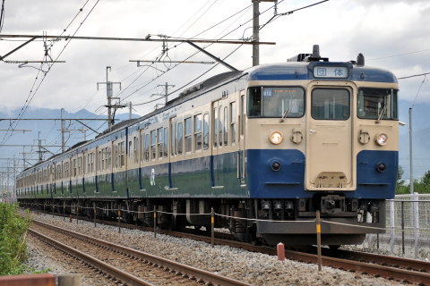 【JR東】115系トタM12＋M10編成使用「旅のプレゼント号」運転を春日居町～石和温泉で撮影した写真