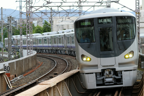 【JR西】225系5000番代 近畿車輛出場を鴫野駅で撮影した写真
