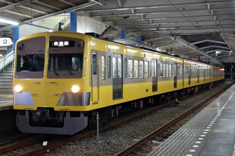 【西武】新101系1261F 西武園線代走を東村山駅で撮影した写真