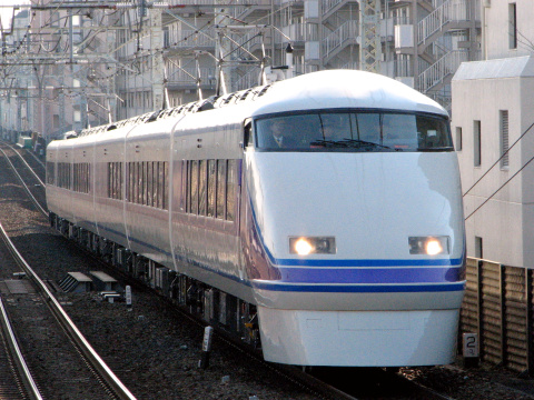 【東武】100系105F（リニューアル編成） 運用復帰を梅島駅で撮影した写真