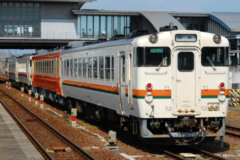 【JR海】キハ48-3812 国鉄色にを美濃太田駅で撮影した写真