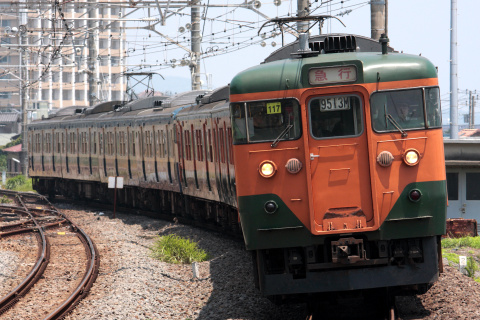 【JR東】113系マリ117＋116編成使用 団体臨時列車を国府津駅で撮影した写真