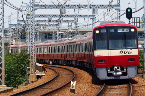 【京急】600形605編成 運用復帰を新大津駅で撮影した写真