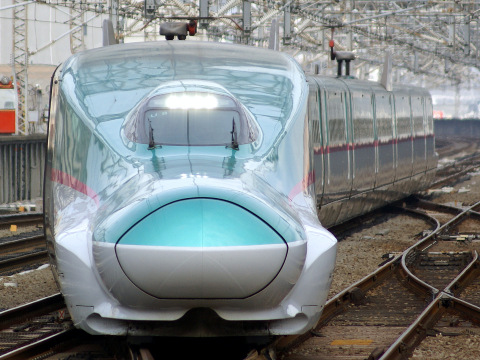 【JR東】E5系U8編成使用「上越新幹線30周年記念号」運転を高崎駅で撮影した写真