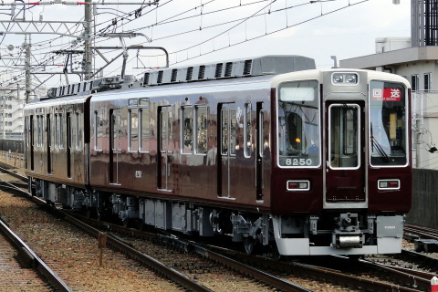 【阪急】8200系8200F 返却回送を園田駅で撮影した写真