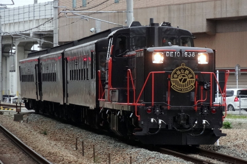 【JR九】「水戸岡鋭治の幸福な臨時列車」運転を千早～香椎で撮影した写真