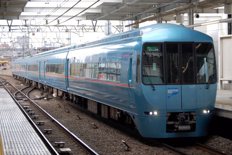 【小田急】臨時特急「メトロおさんぽ号」運転を町田駅で撮影した写真