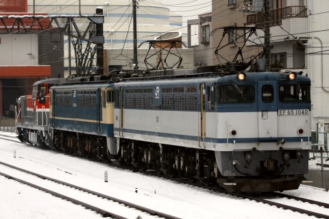 【JR貨】EF65-1041＋DE10-1728 返却回送を土呂駅で撮影した写真