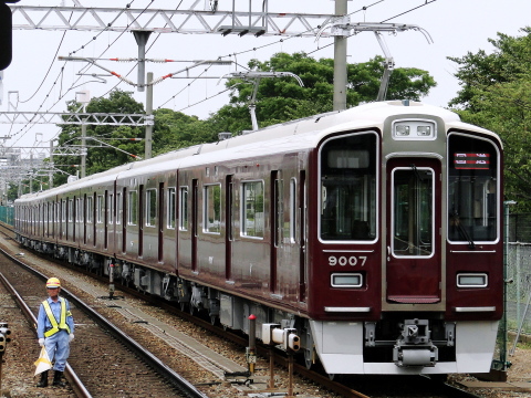 【阪急】9000系9007F 返却回送を崇禅寺駅で撮影した写真