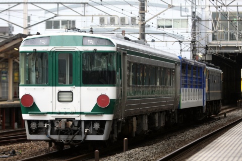 【JR東】『アンパンマントロッコ』 高松運転所へ返却を小田原駅で撮影した写真
