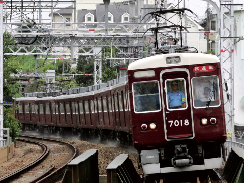 【阪急】7000系7018F 試運転を大山崎駅で撮影した写真