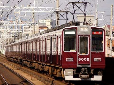 【阪急】8000系8002F 返却回送を上新庄駅で撮影した写真