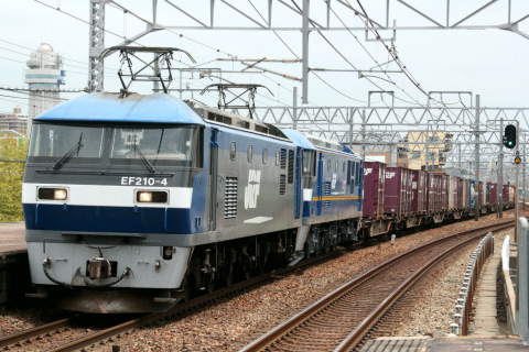  【JR貨】EF210-303 広島へ回送を明石駅で撮影した写真