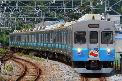 【伊豆急】8000系TA5＋TA8編成『ガリガリ君電車』運転を伊東駅で撮影した写真