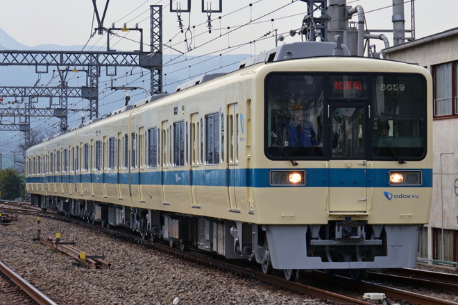 【小田急】8000形8059Fリニューアル終え試運転を新松田駅で撮影した写真