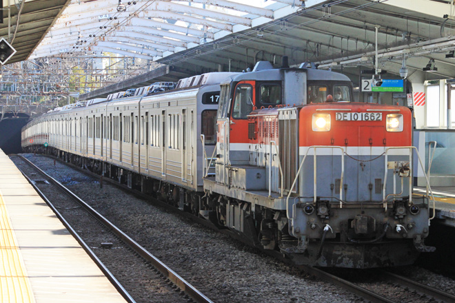 【東急】1000系1501F/1504F+中間車6両甲種輸送を山手駅で撮影した写真