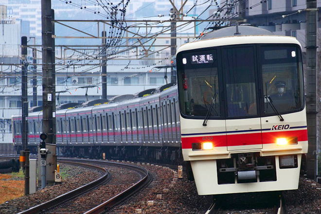 【京王】8000系8703F10両固定編成化改造出場試運転を京王永山駅で撮影した写真