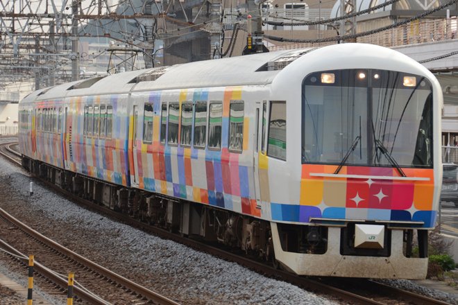 【JR東】きらきらうえつ南武線・東海道線に入線を大船駅で撮影した写真