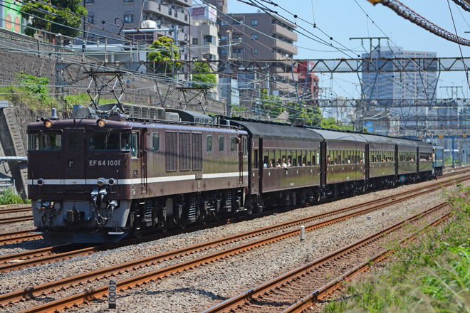【JR東】EF64-1001/EF65-501牽引YYフェスタ号を神奈川駅で撮影した写真