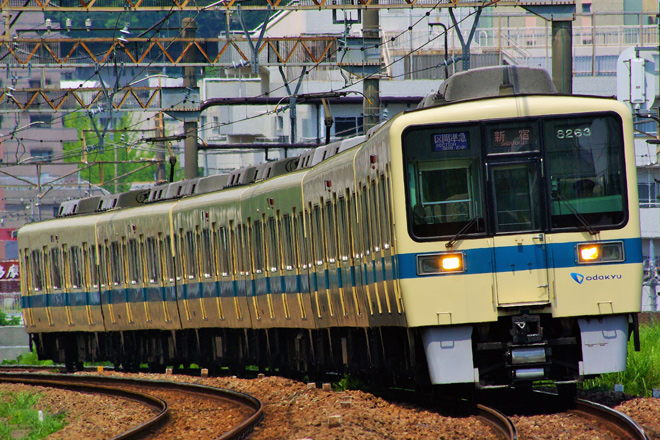 【小田急】8000形8263Fが単独運用を小田急永山駅で撮影した写真