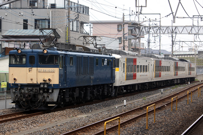 【JR東】185系OM06編成 配給輸送を土呂駅で撮影した写真