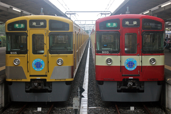 【西武】9103F「RED LUCKY TRAIN」運行開始を西武球場前駅で撮影した写真