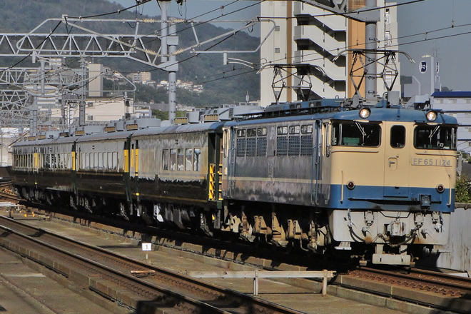 【JR西】「サロンカーなにわ・長門市号」送り込み回送を六甲道駅で撮影した写真