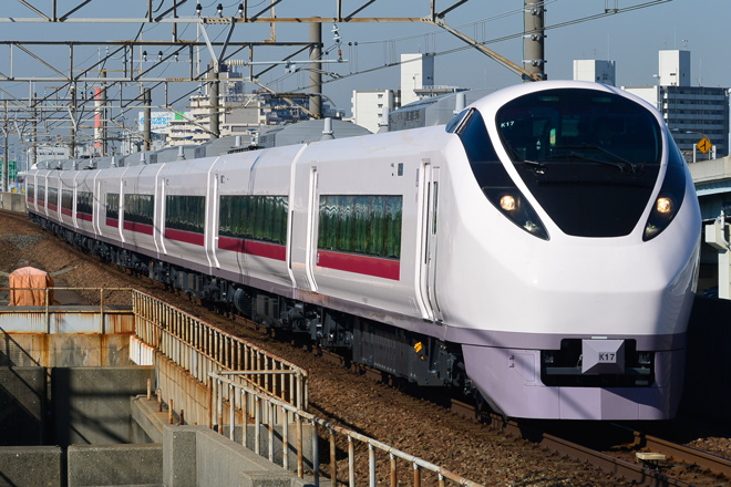 【JR東】E657系K17編成が舞浜・東京ベイエリア号でデビューを舞浜駅で撮影した写真