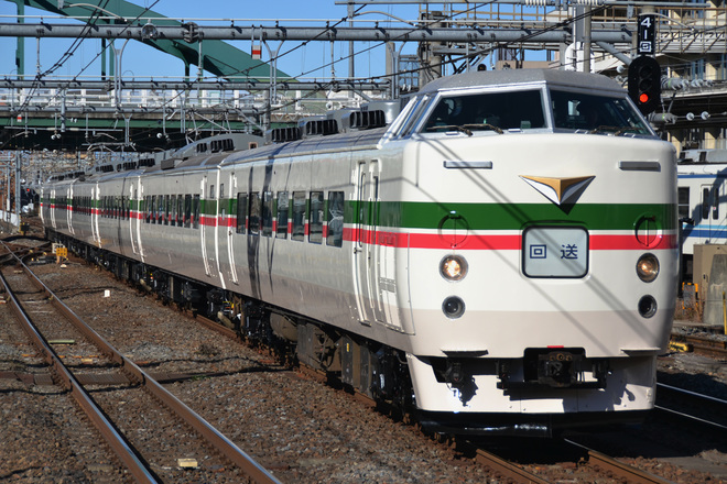 【JR東】189系M52編成グレードアップあずさ色で出場を大宮駅で撮影した写真