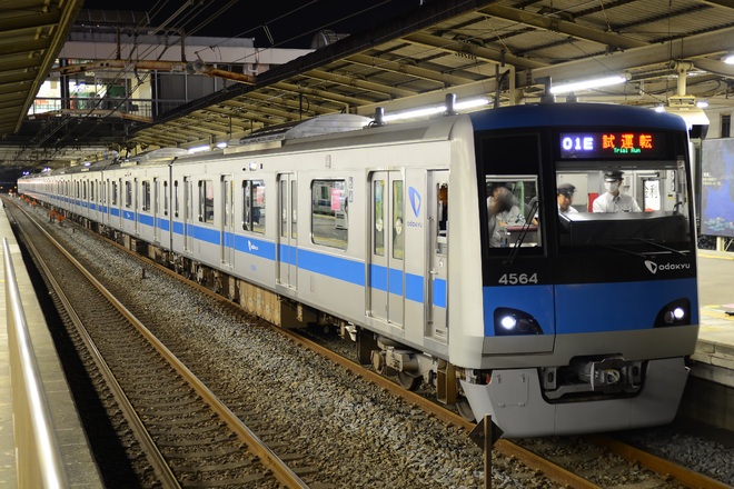 【小田急】4000形4064F 松戸車両センターへ臨時回送を松戸駅で撮影した写真