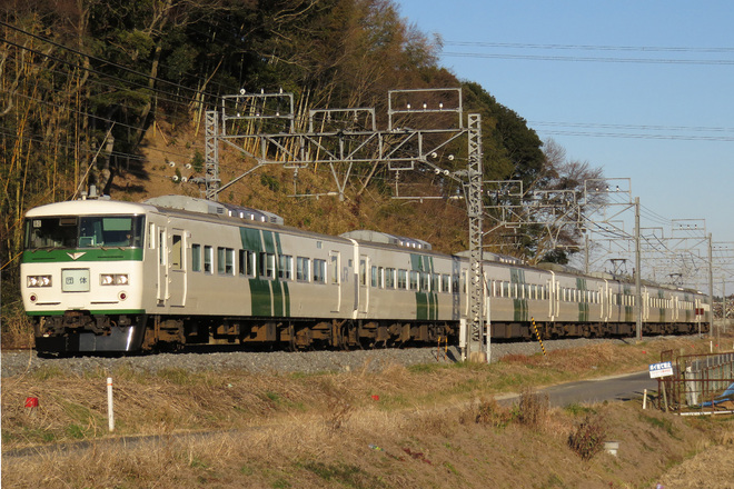 【JR東】 185系 B2編成 「成田山初詣臨時列車」運転を物井～四街道間で撮影した写真